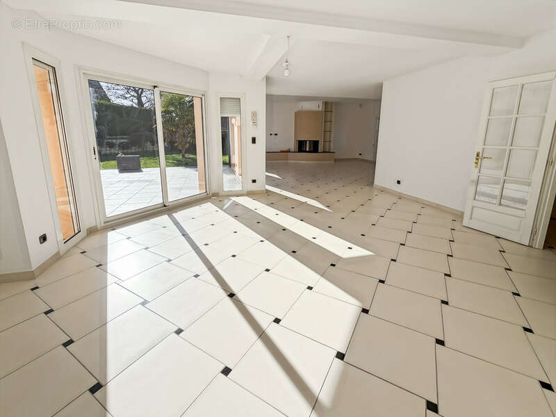 Maison à LE MESNIL-ESNARD