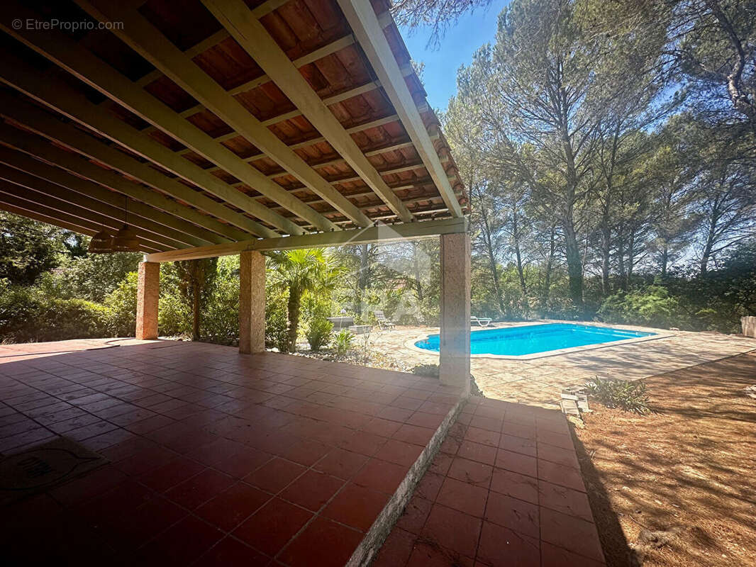 Maison à CHATEAUNEUF-LE-ROUGE
