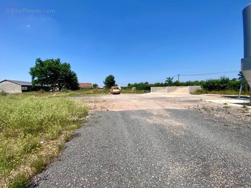 Terrain à VITRY-EN-CHAROLLAIS