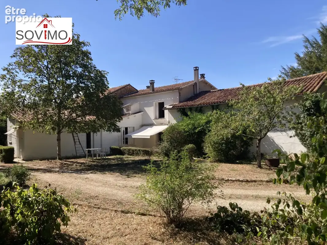 Belle propriété de caractère à restaurer avec parc et piscine sur 6428 m2 - photo 3