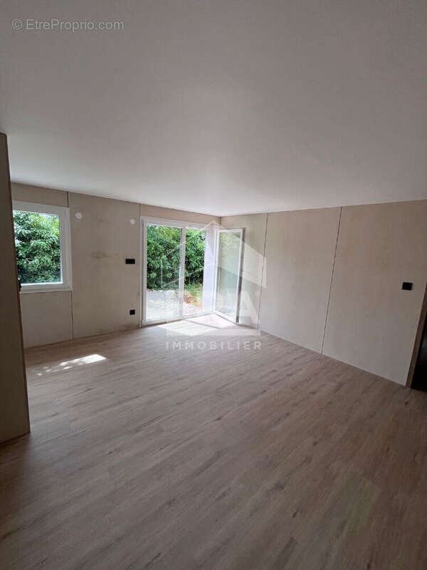 Appartement à ECOLE-VALENTIN