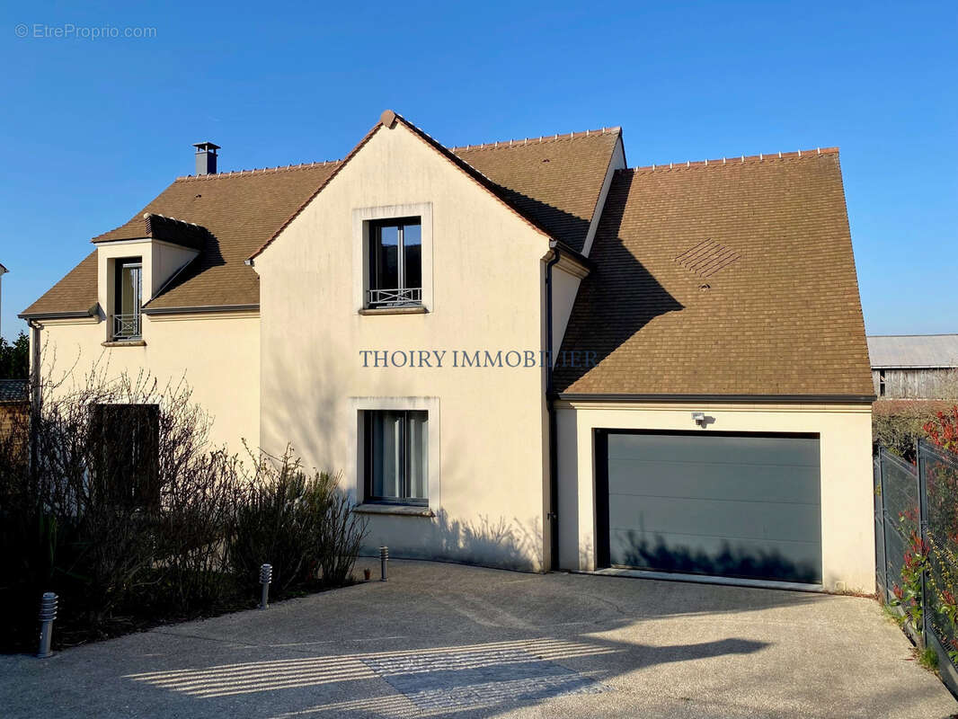 Maison à THOIRY