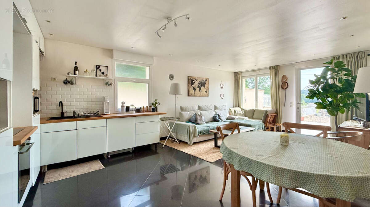 Appartement à CORBEIL-ESSONNES