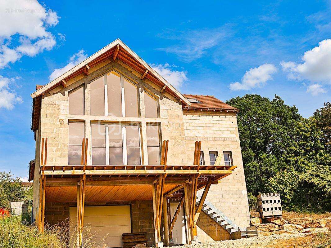 Maison exceptionnelle vue panoramique, d’une superficie de 144 m², sur sous-sol de 56 m² édifié sur terrain de 410 m² arboré et  - photo 10