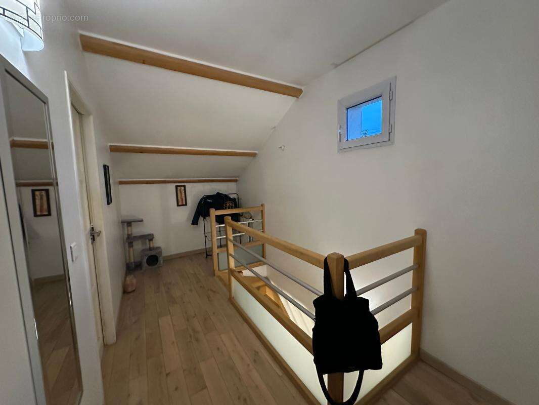 Maison À Vendre alliant modernité et charme de l'ancien - photo 9