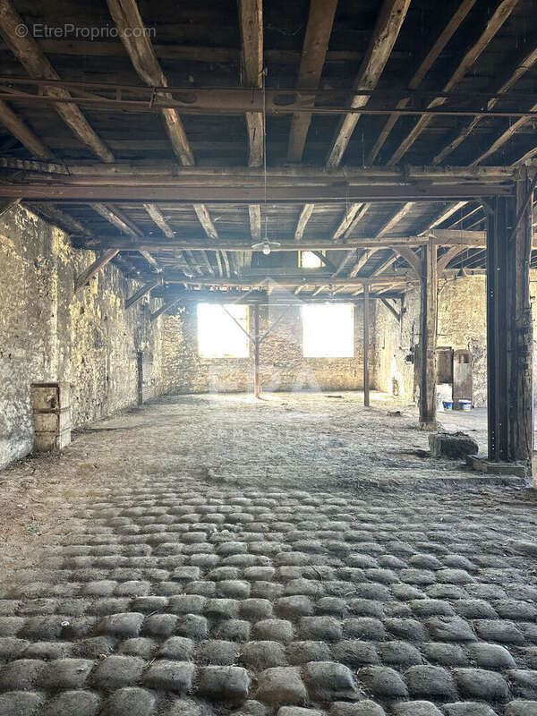 Autre à MONTEREAU-FAULT-YONNE