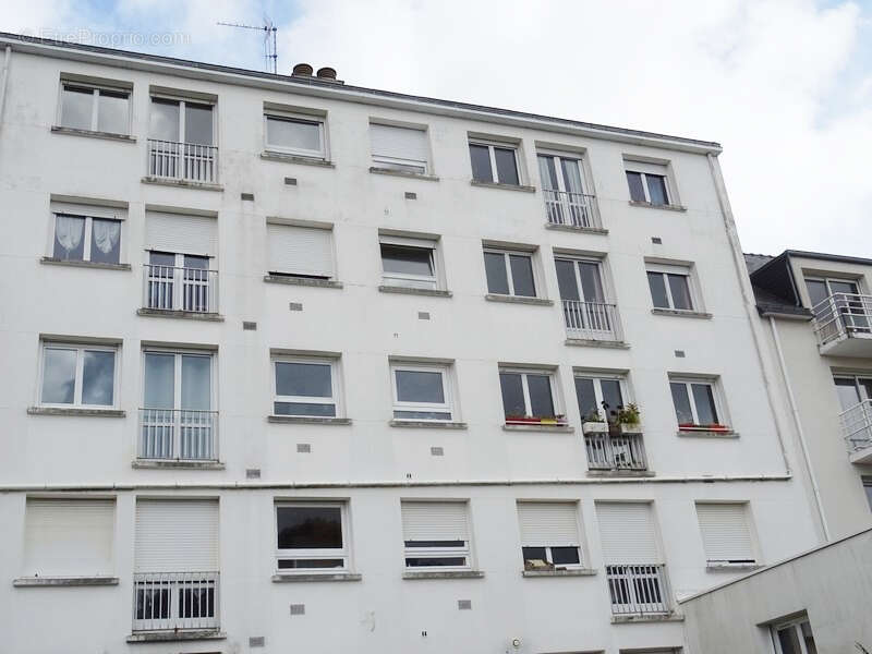VANNES CENTRE VILLE : Appartement T2 de 43 m² - Port à Pied - Parking + Cave - photo 3