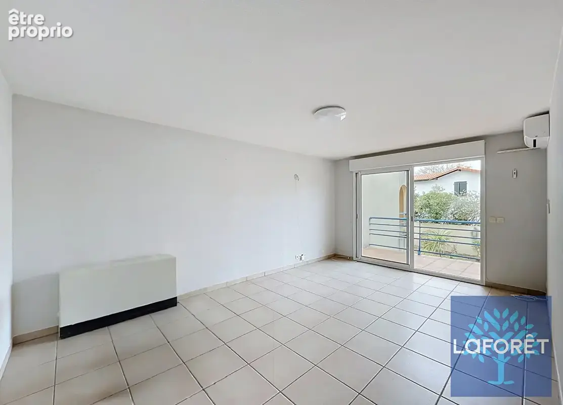 Un appartement au calme, avec balcon et parking souterrain, à Dax. - photo 3