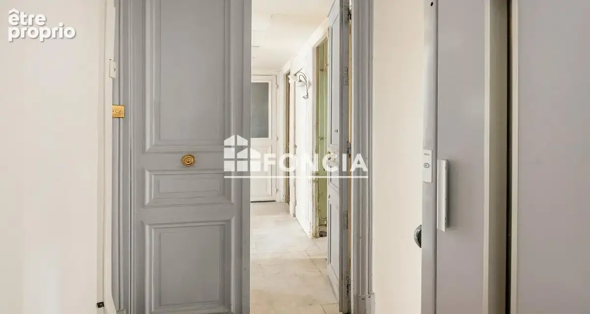 Paris Xe - Appartement Haussmannien lumineux et au calme absolu à Rénover - photo 12