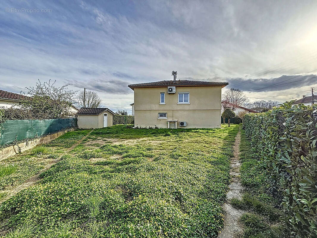 Maison à SEISSAN