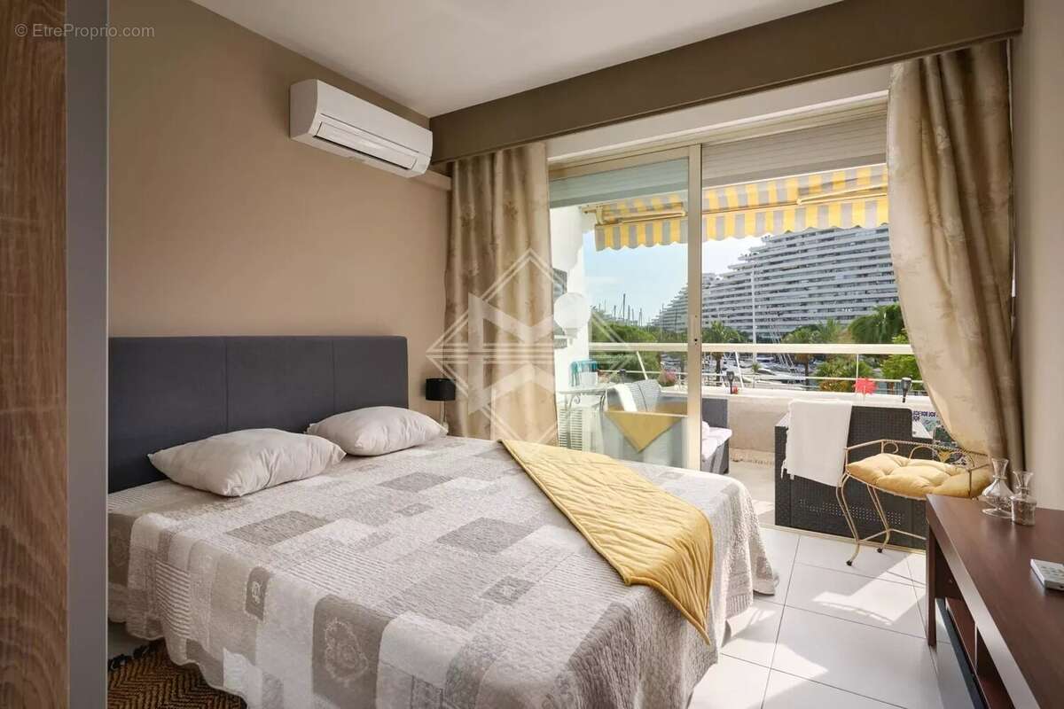 Appartement à VILLENEUVE-LOUBET