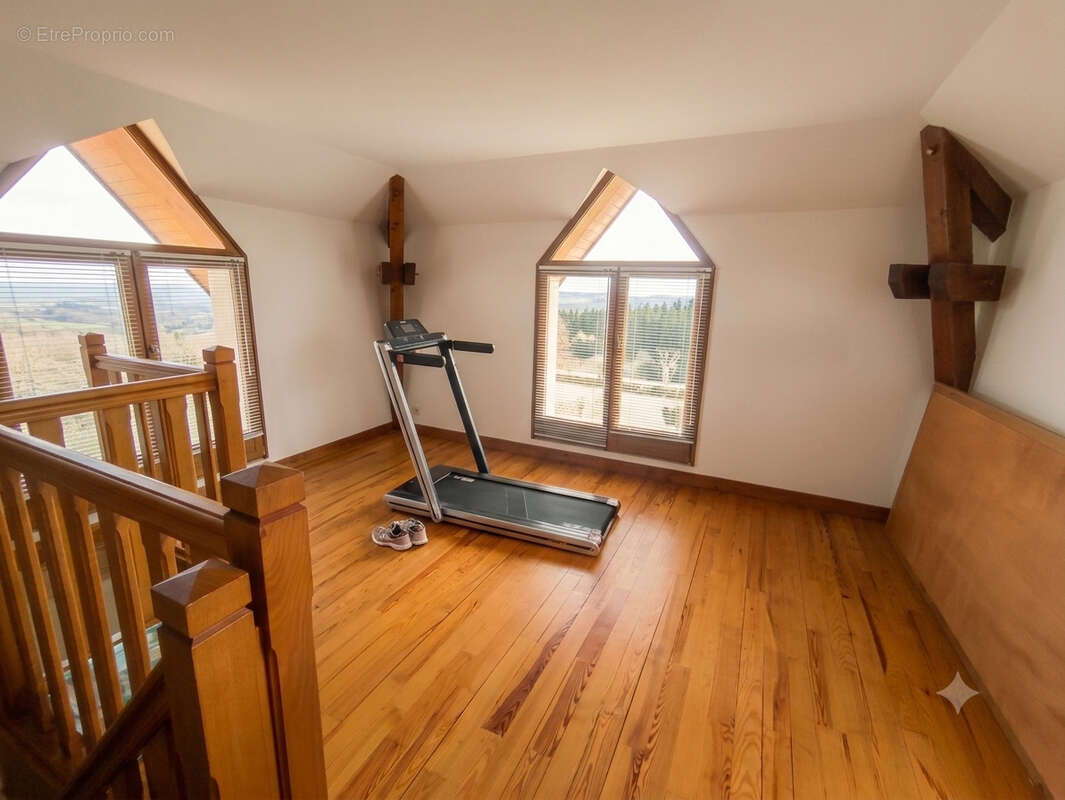 Maison 225 m² à Saint-Alyre-D'arlanc  - photo 6