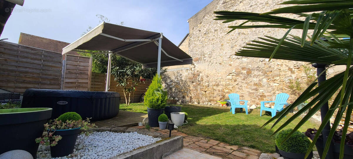 Maison à LE MESNIL-AUBRY