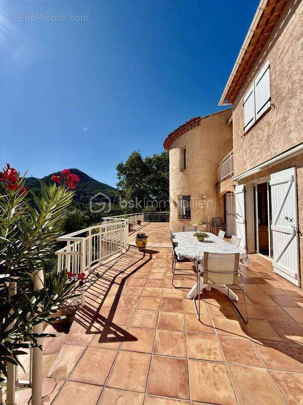 Maison à MANDELIEU-LA-NAPOULE