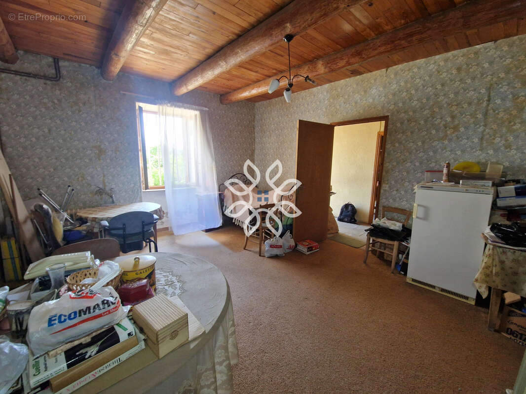 Maison de campagne avec dépendances et terrain de 1 193 m2 à Laurie - photo 10