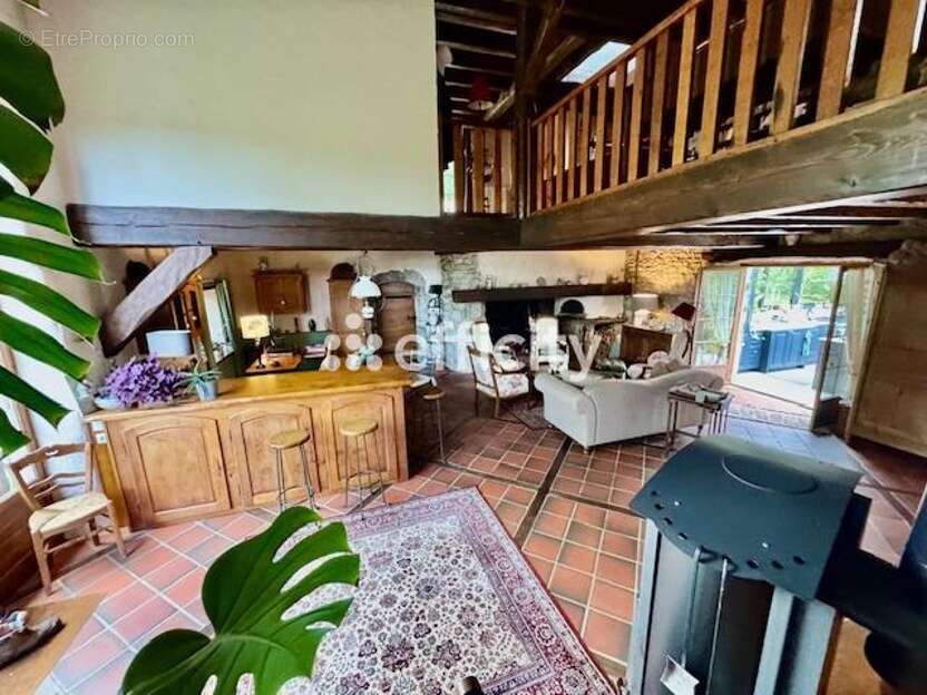 Maison à SAINT-REMY-SUR-DUROLLE