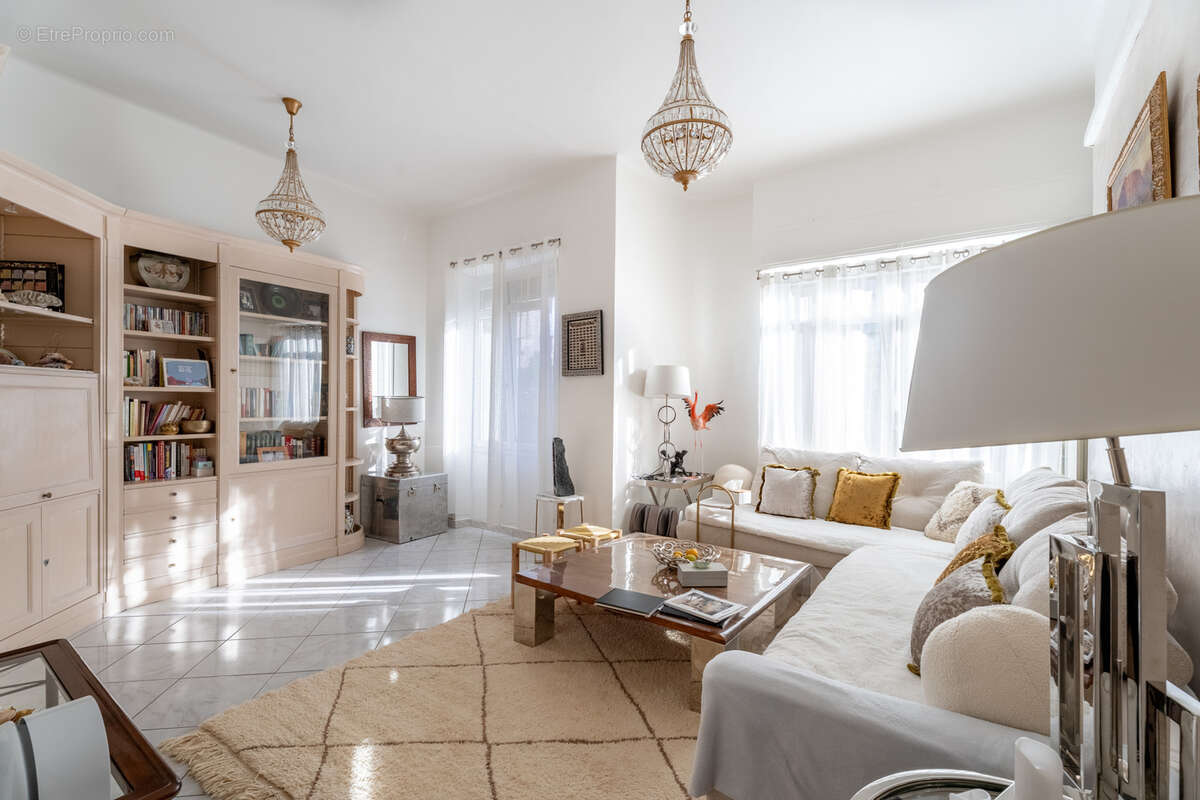 Appartement à MARSEILLE-7E