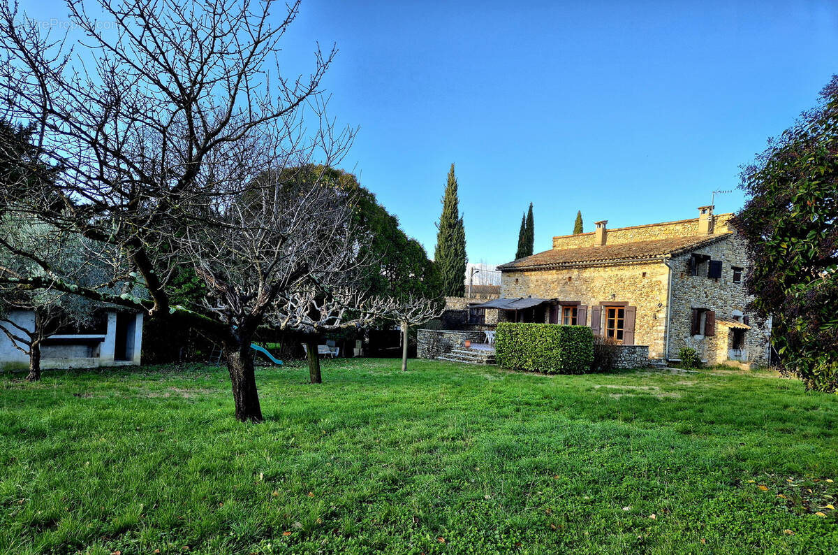Maison à LEZAN