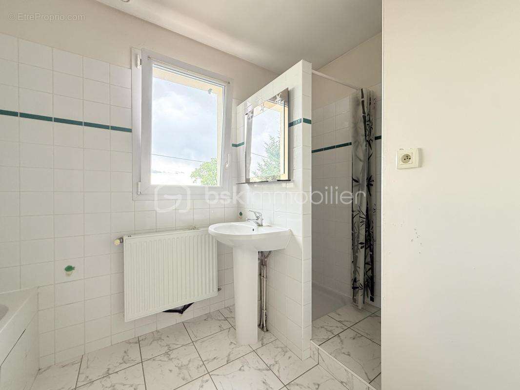 Maison familiale chaleureuse située dans un secteur tranquille, à deux pas des commodités - photo 15
