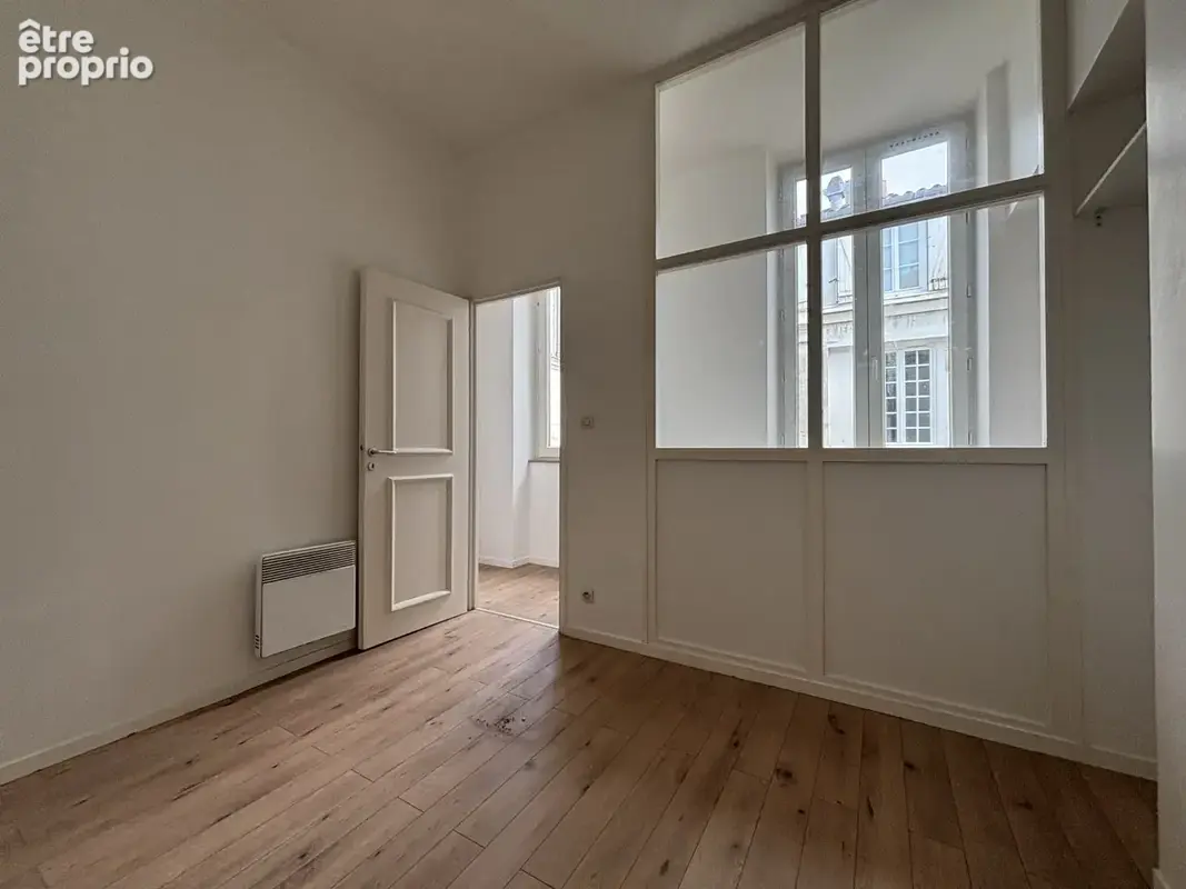 Appartement T3 51,4m2 au deuxième étage. Place Colbert - photo 2