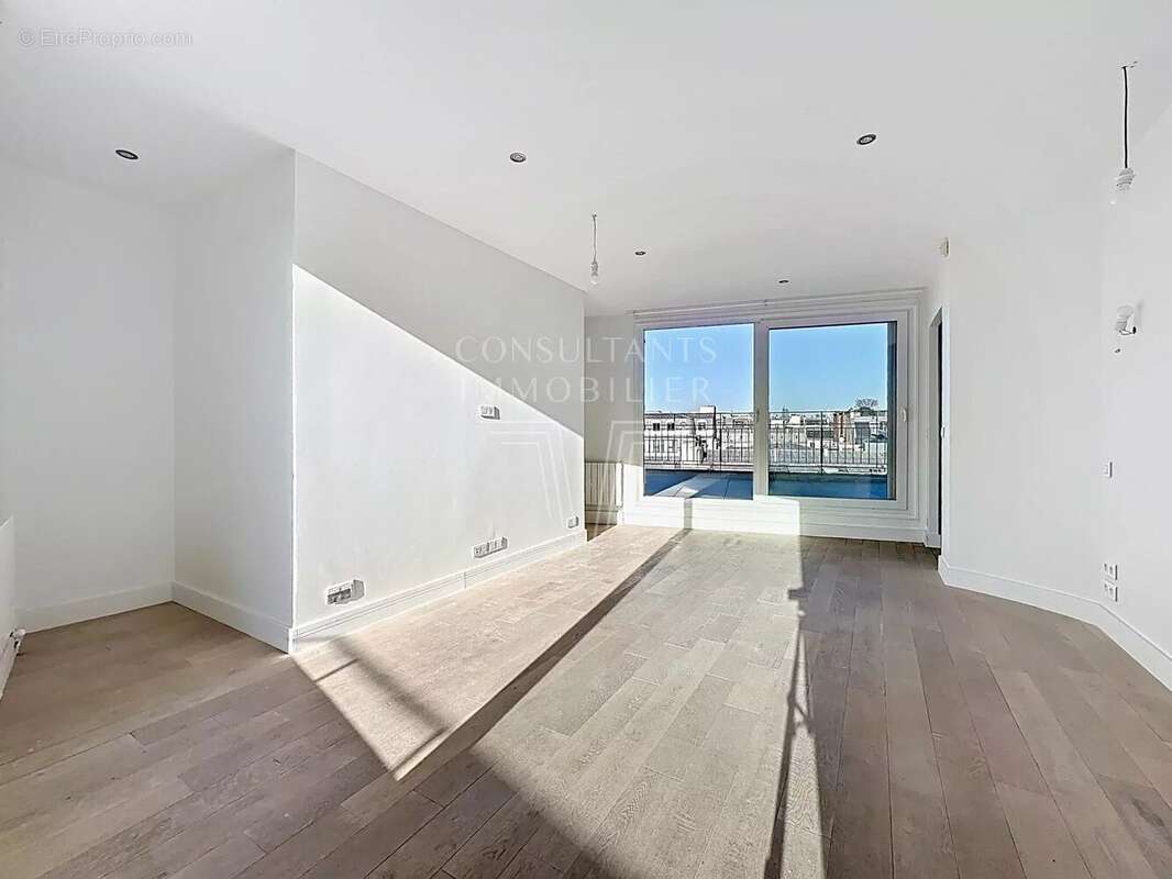 Appartement à PARIS-16E