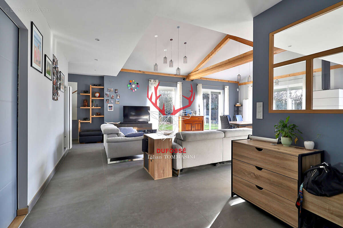 Maison à LA TOUR-DE-SALVAGNY