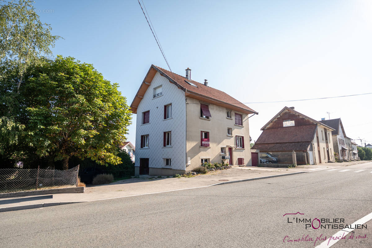 Appartement à FRASNE