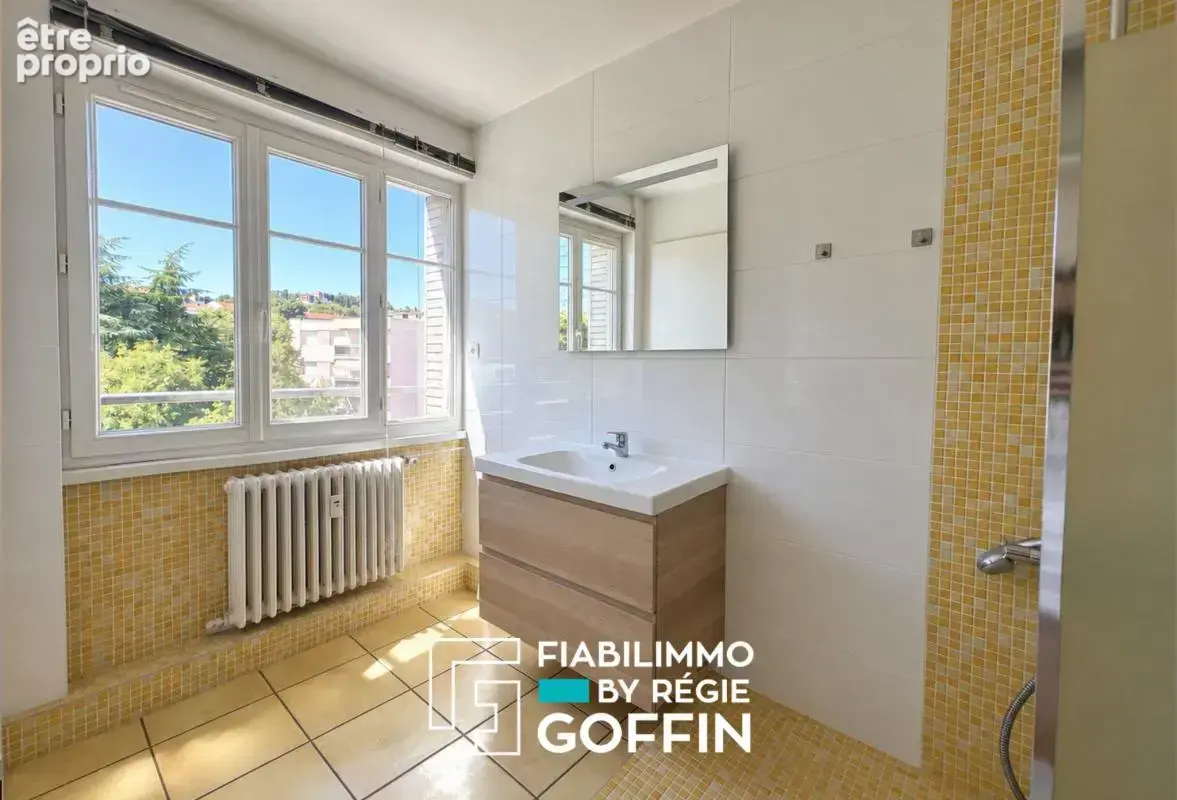 Appartement T3 - 96 m2 - 3 pièces - photo 5