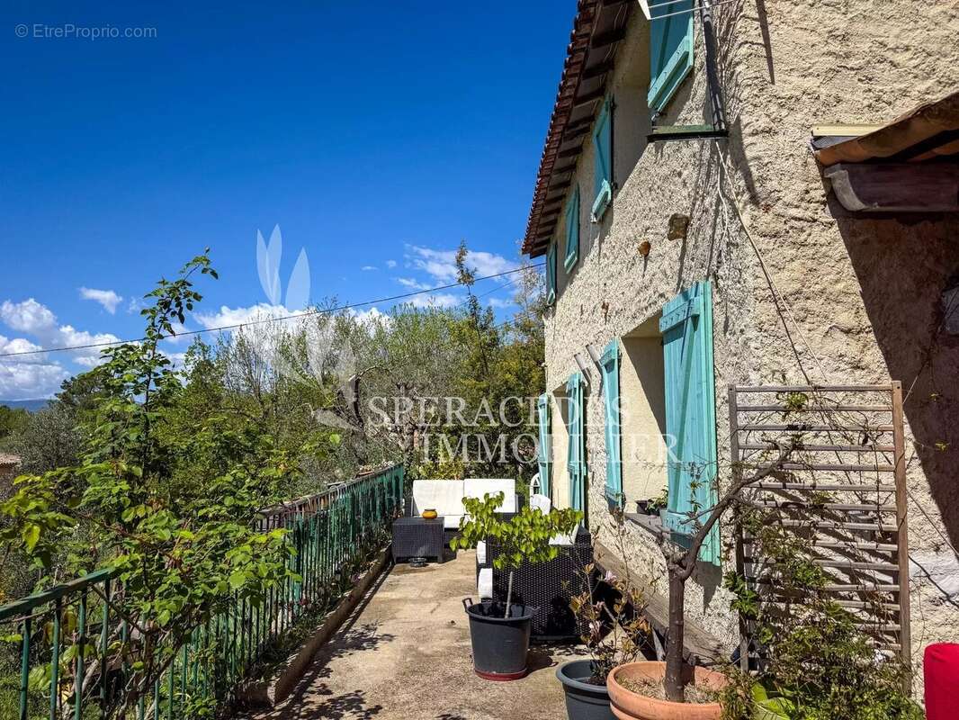 Maison à SAINT-CEZAIRE-SUR-SIAGNE