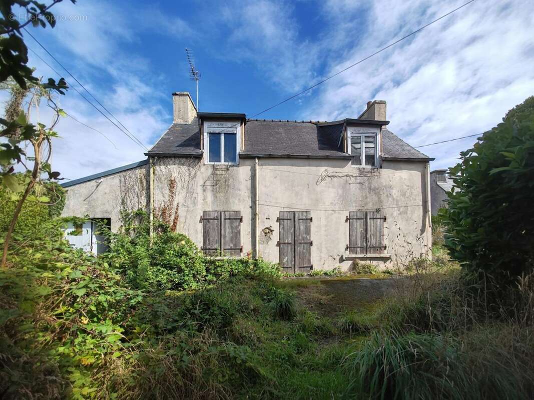 Maison à LE CLOITRE-SAINT-THEGONNEC