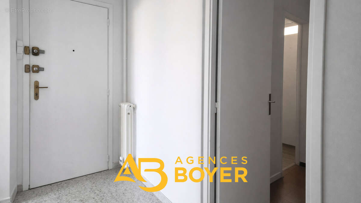 Appartement à SIX-FOURS-LES-PLAGES