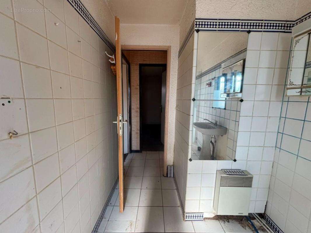 Maison à rénover à vendre 3 pièces LA CRAU (83). LOTISSEMENT LES ARQUETS - photo 8