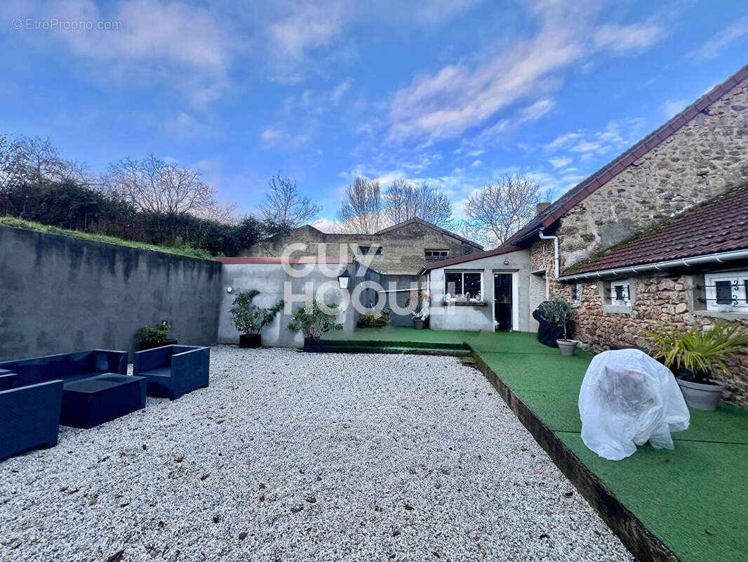 Maison à SAINTE-RADEGONDE