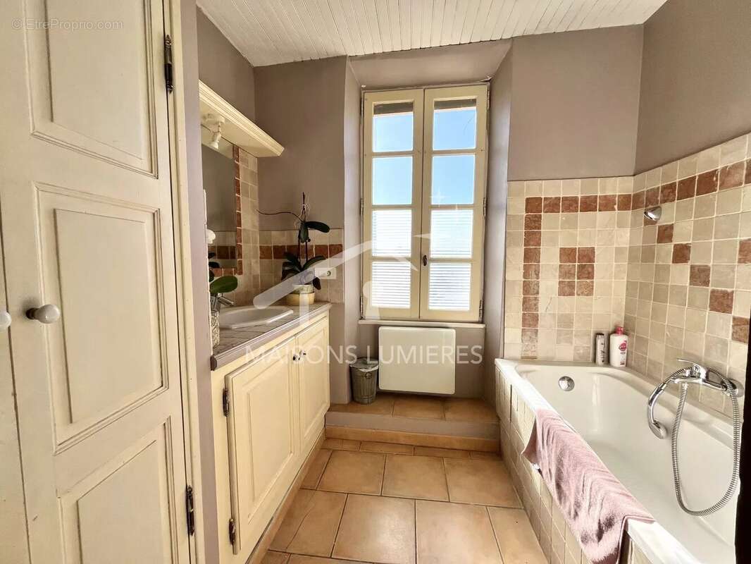 Maison à SAINT-SATURNIN-LES-APT