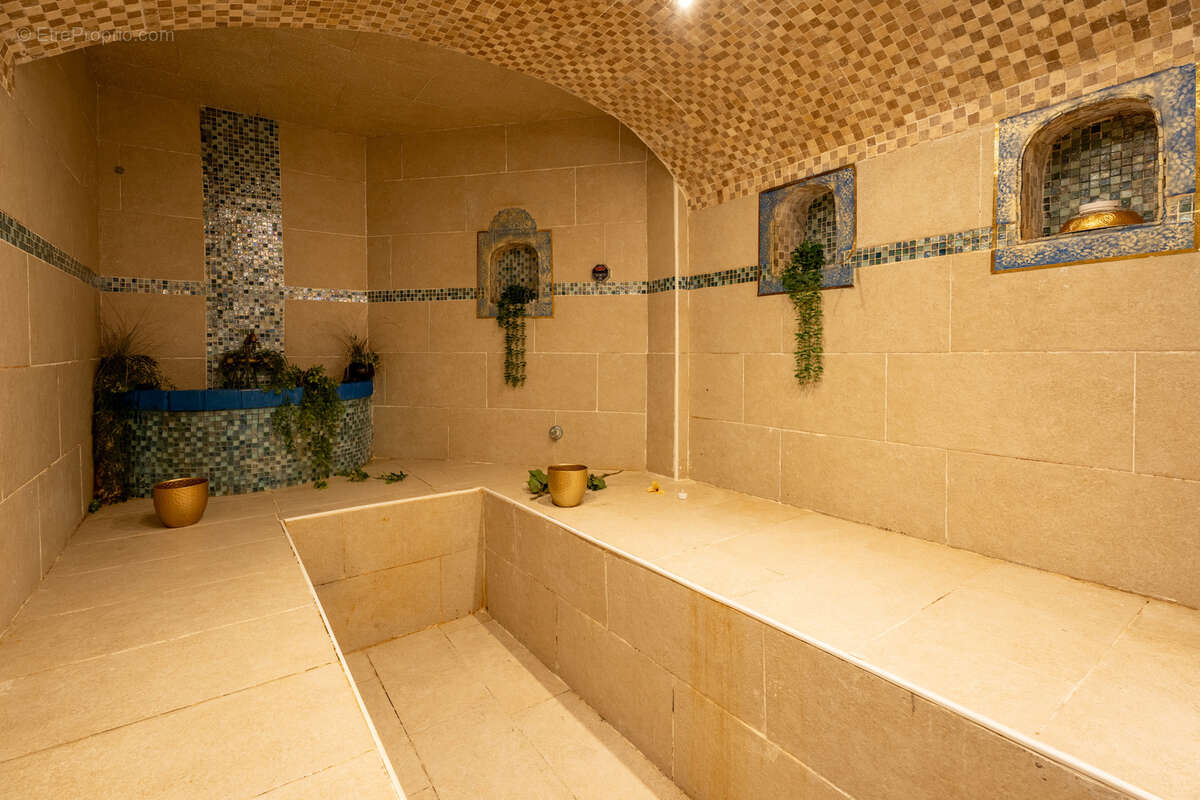 Commerce à CARRY-LE-ROUET