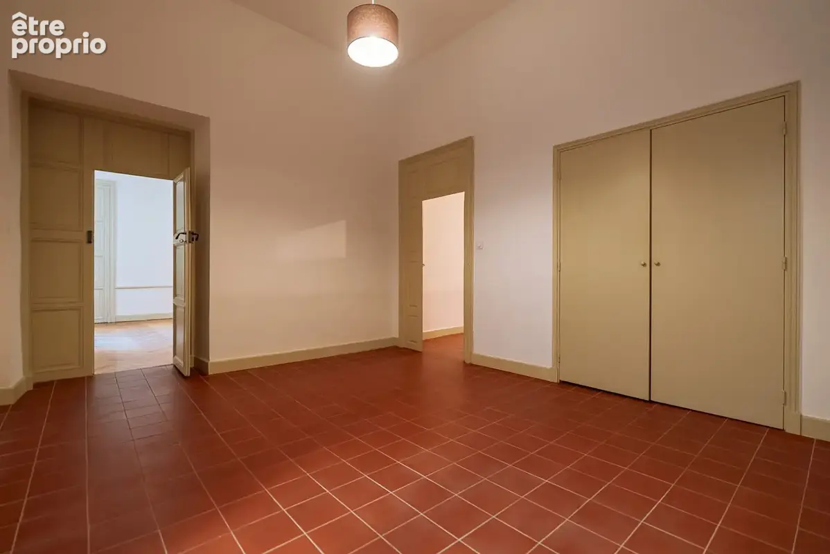 CARCASSONNE - BASTIDE ST-LOUIS Appartement T3 97m² dans un immeuble de caractère avec cour et  jardin intérieur communs - photo 16