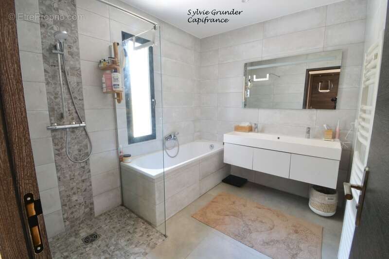 Maison à vendre contemporaine 6 pièces 4 chambres Salon de Provence - photo 7