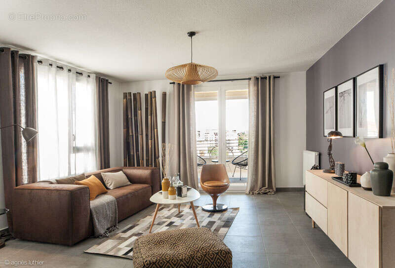 Appartement à SAINT-CLEMENT-DE-RIVIERE