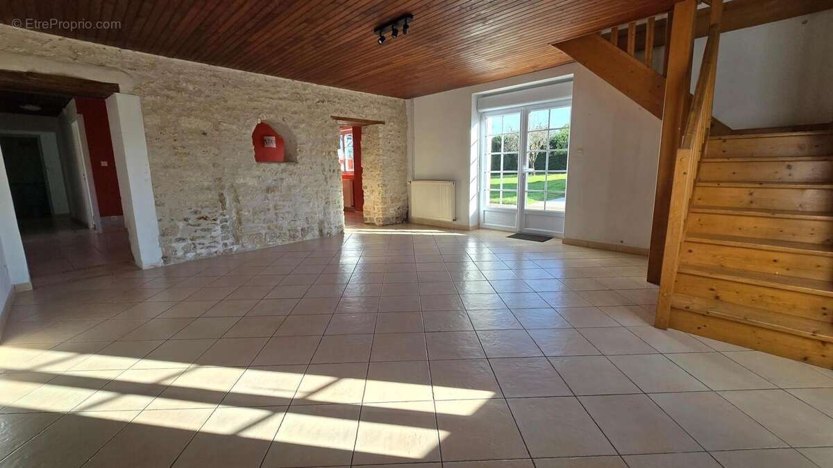 Photo 2 - Maison à SAINTE-GEMME-LA-PLAINE