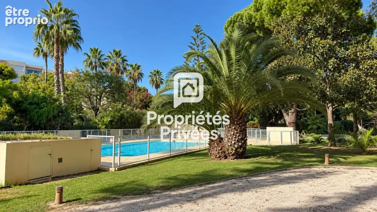 Hyères Port - T4 de 91 m2 avec terrasse, vue mer, piscine et garage - photo 15