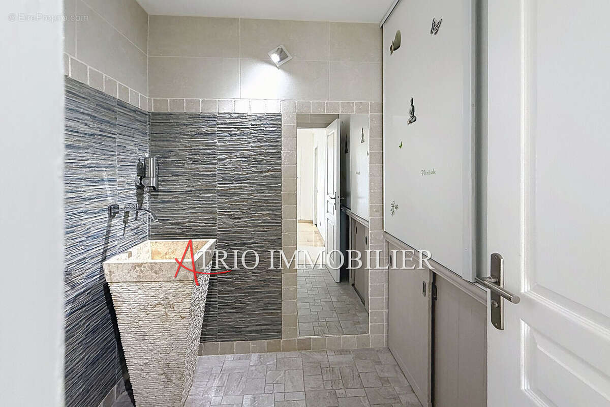 Appartement à SAINT-LAURENT-DU-VAR