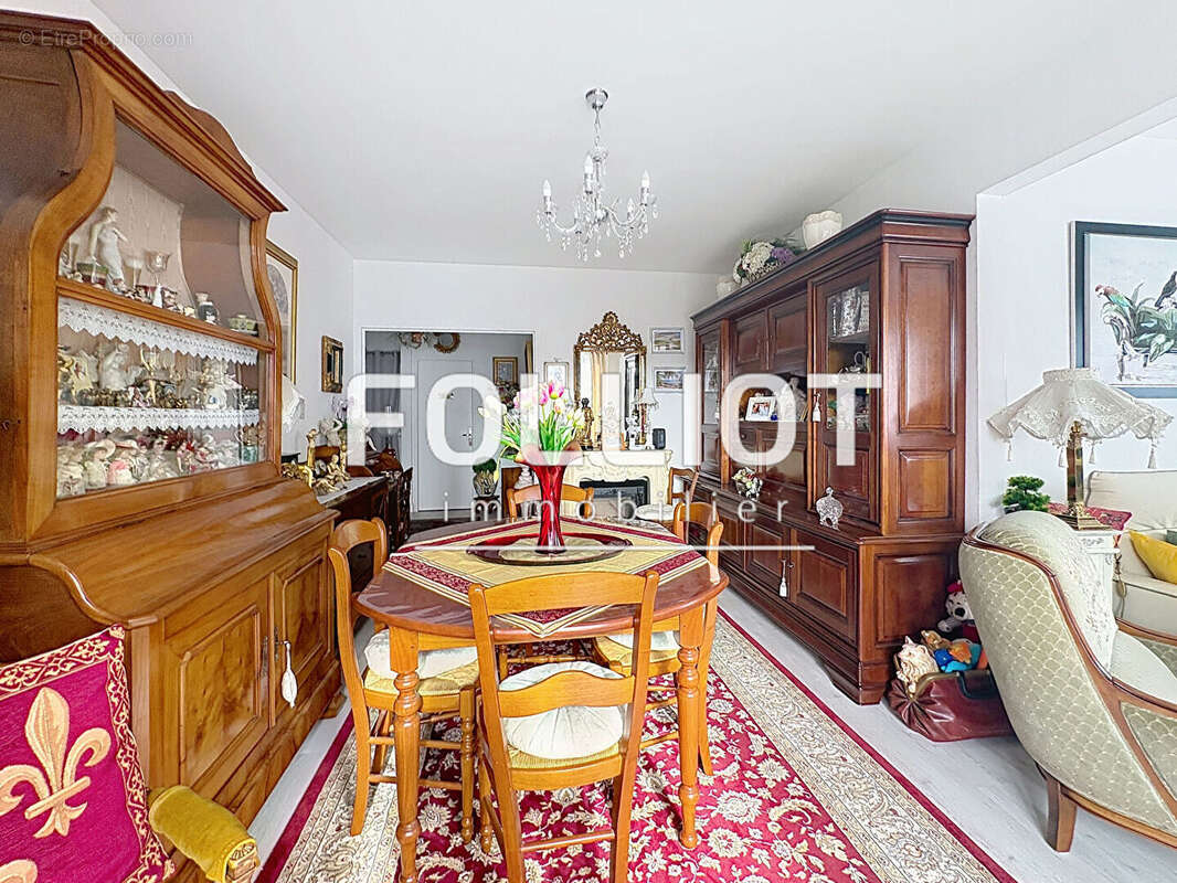 Appartement à DONVILLE-LES-BAINS