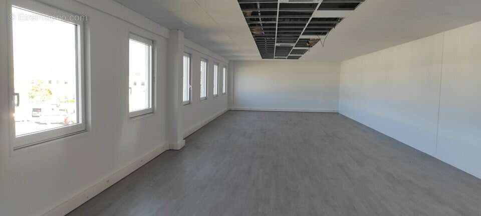 Commerce à SAINT-QUENTIN-FALLAVIER