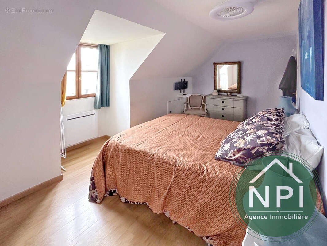 Chambre 3 - Maison à VERT-SAINT-DENIS