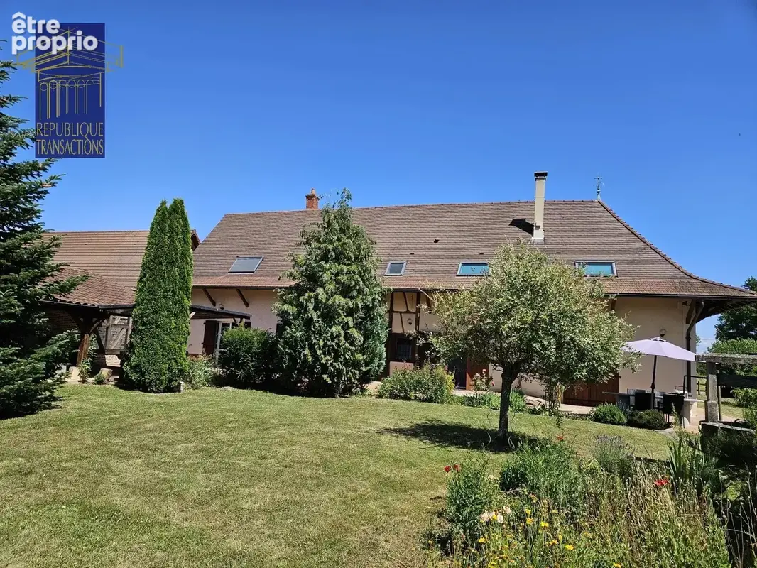 Jolie maison bressanne rénovée avec dépendances et terrain d'environ 5 840 m² clos, arboré et paysagé - photo 2