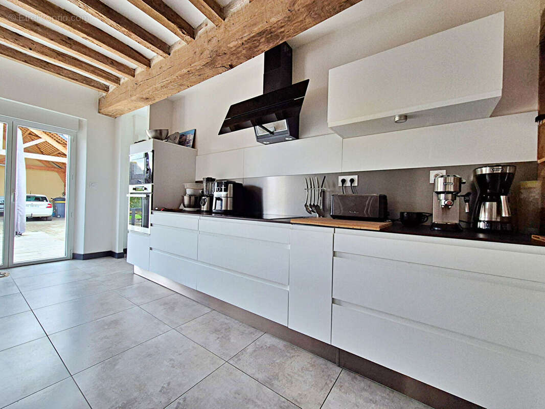 Longère de caractère rénovée -166 m²  4 chambres + bureau - photo 2