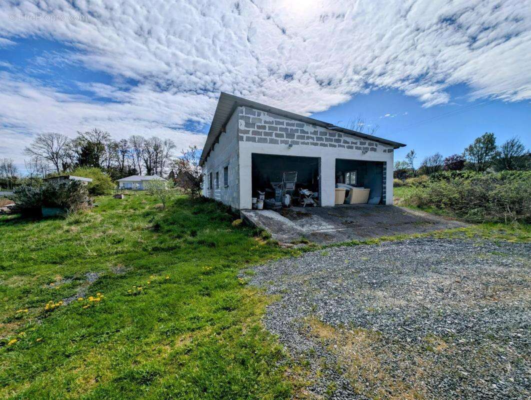 Maison à CHAMPAGNAC