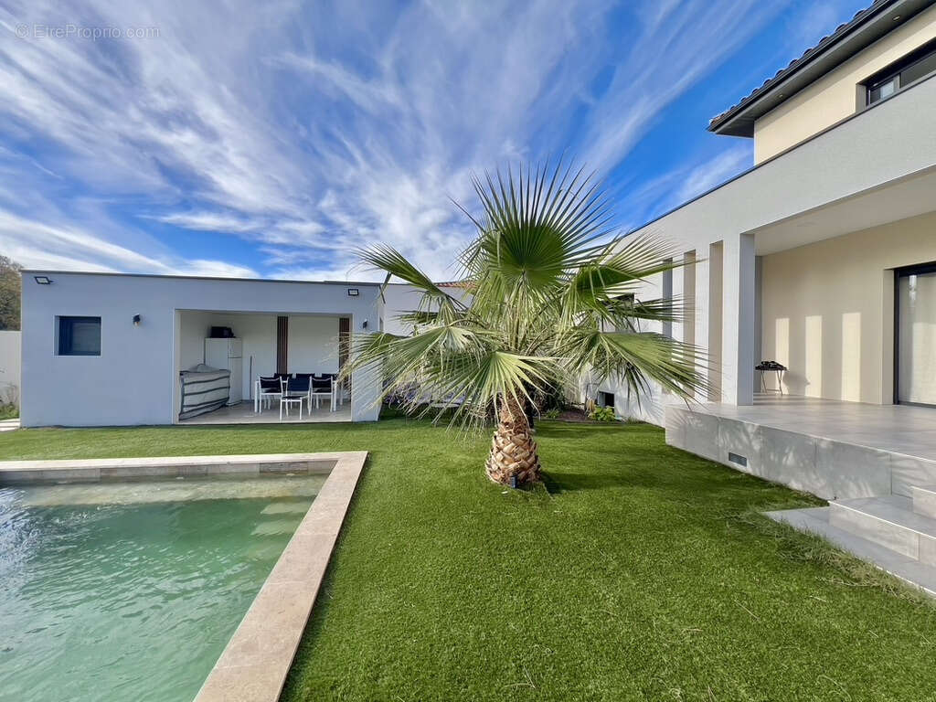 Villa contemporaine 161 m2   Piscine   Pool house   Garage   Terrain 790 m2 - photo 3