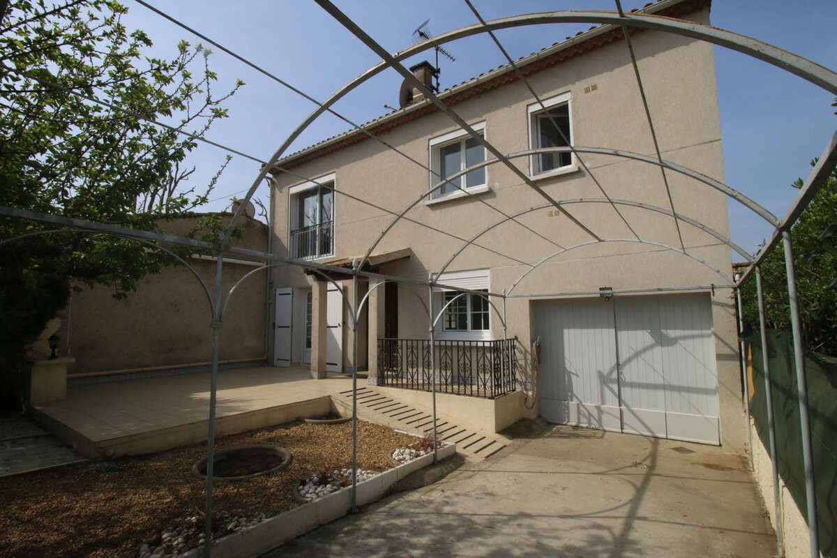 Maison à FONTVIEILLE