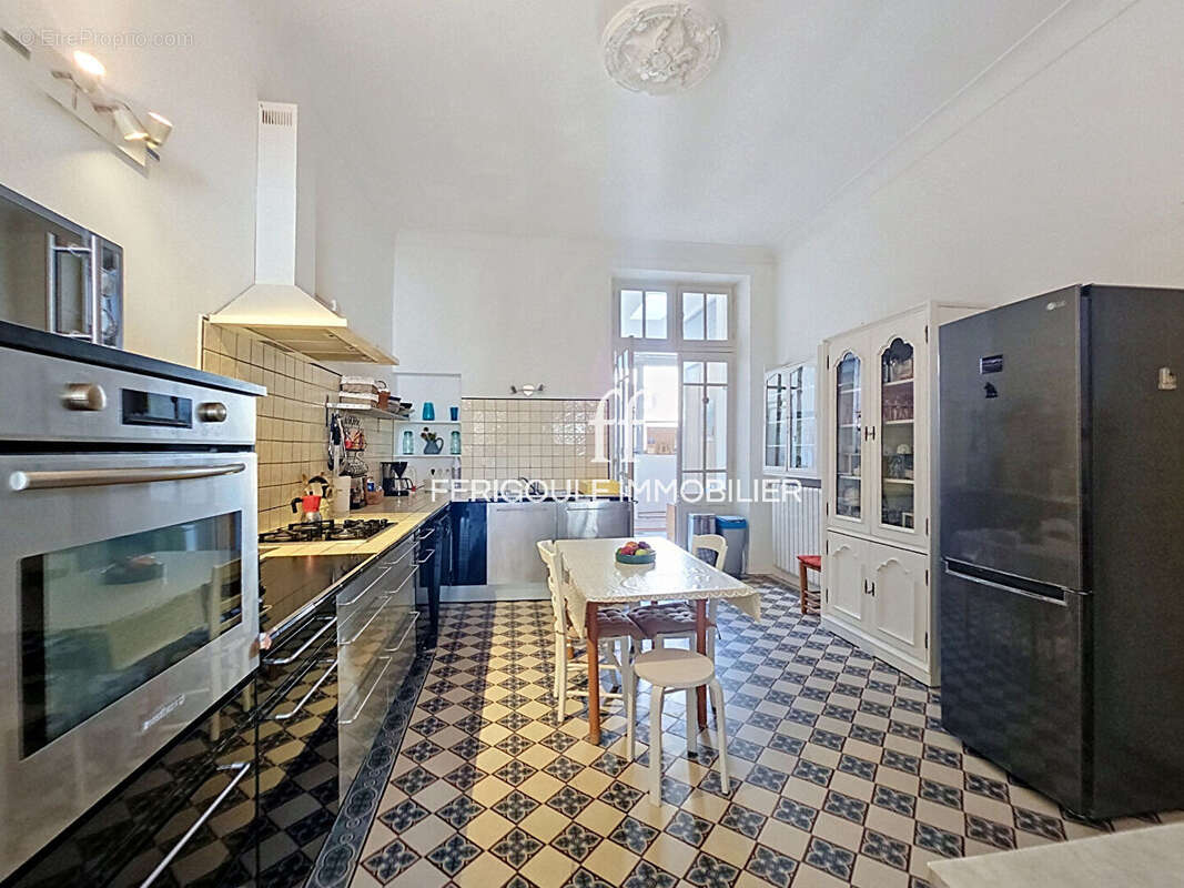 Avignon intra muros. Élégante demeure bourgeoise de caractère de 232 m² avec terrasse intimiste - photo 4